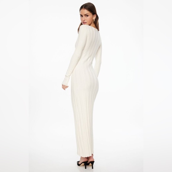 Dynamite | V-Neck Ribbed Maxi Dress - Picture 3 of 6